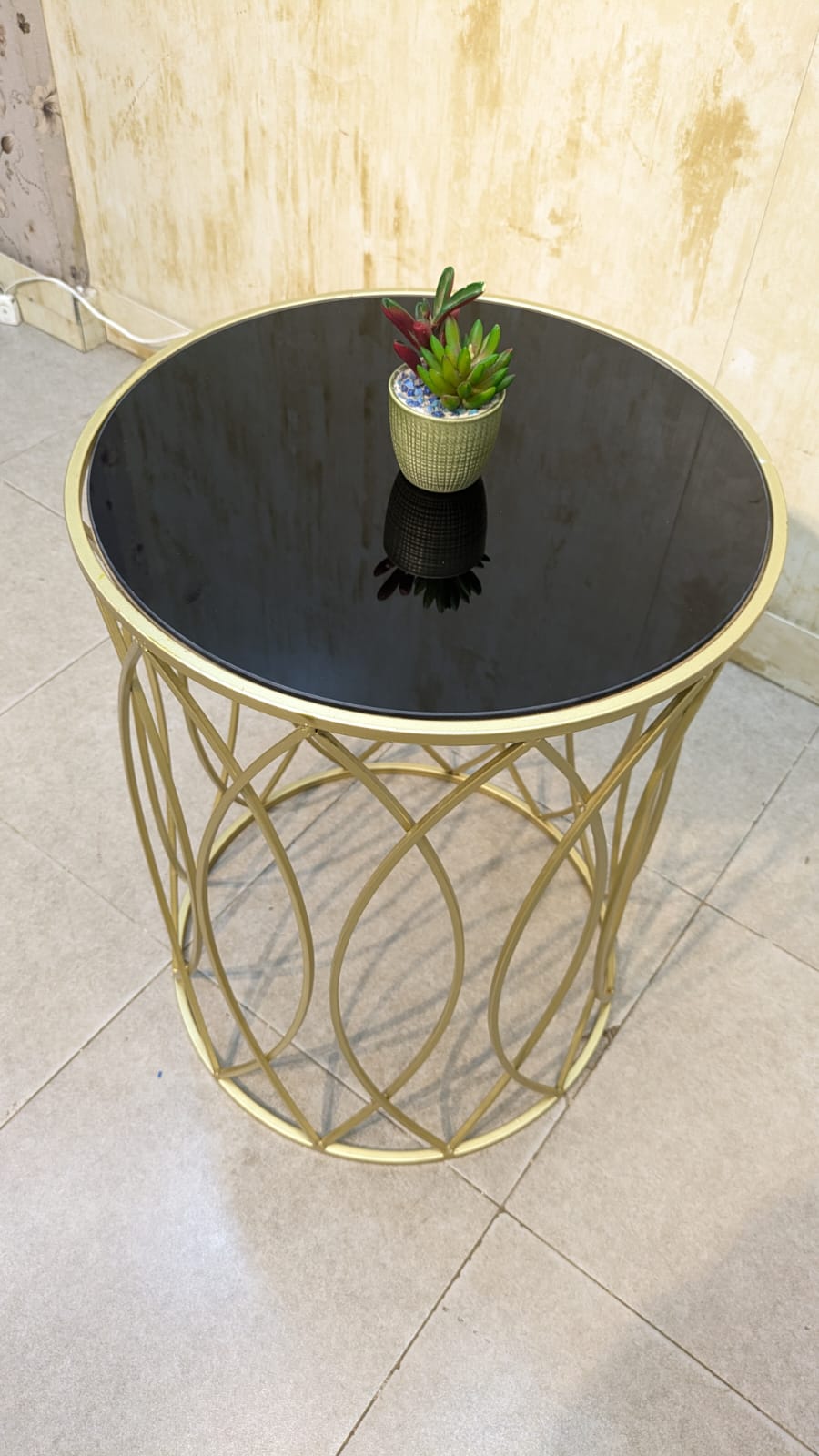 Corner Table