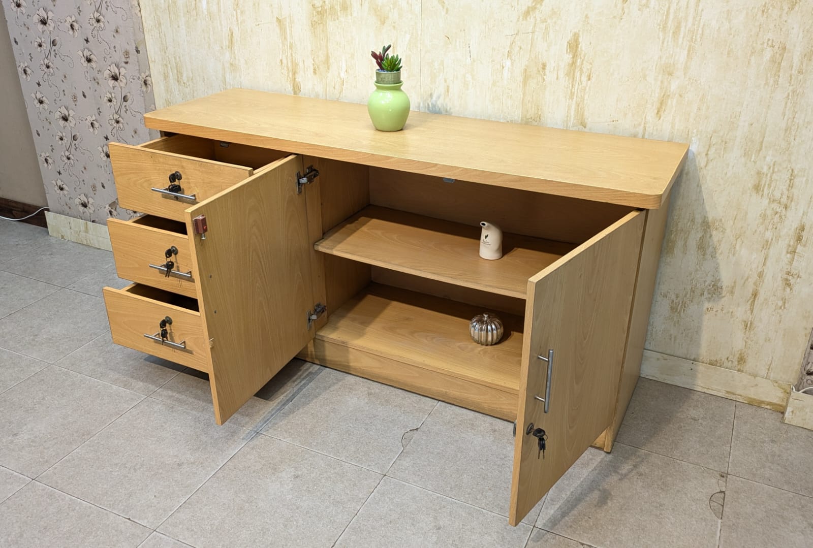 Side Board