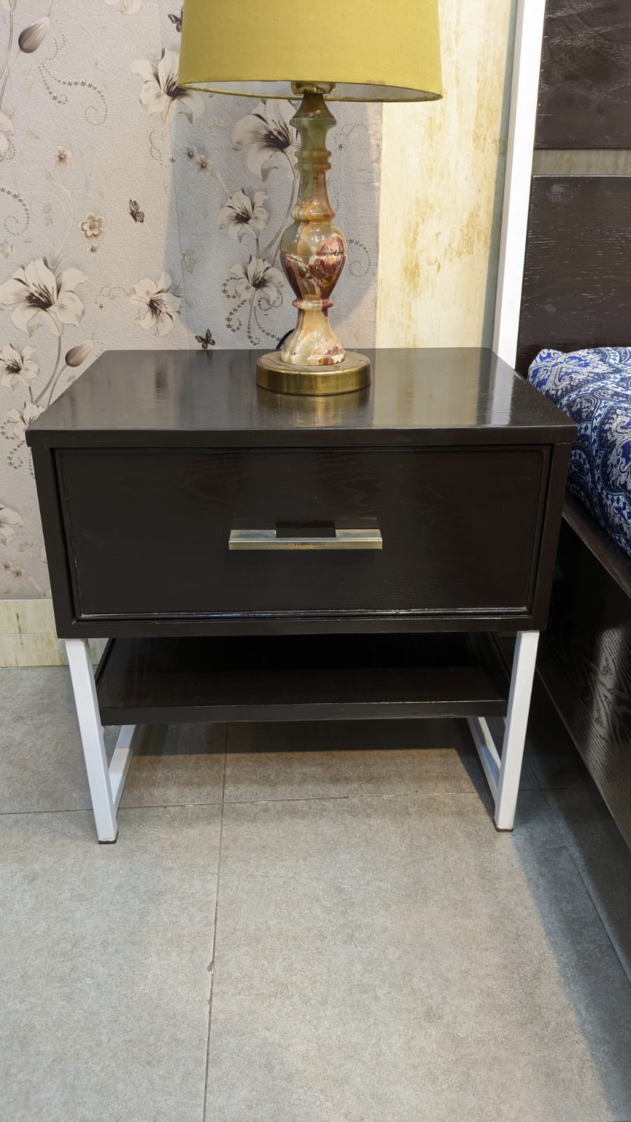 King Size Bed With 2 Side Tables