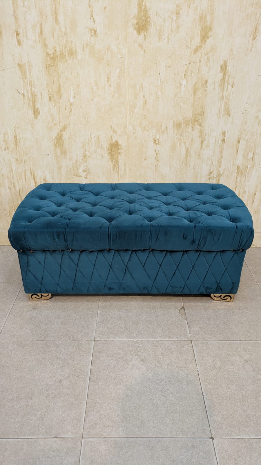Beautiful 2 Seater Chesterfield Ottoman