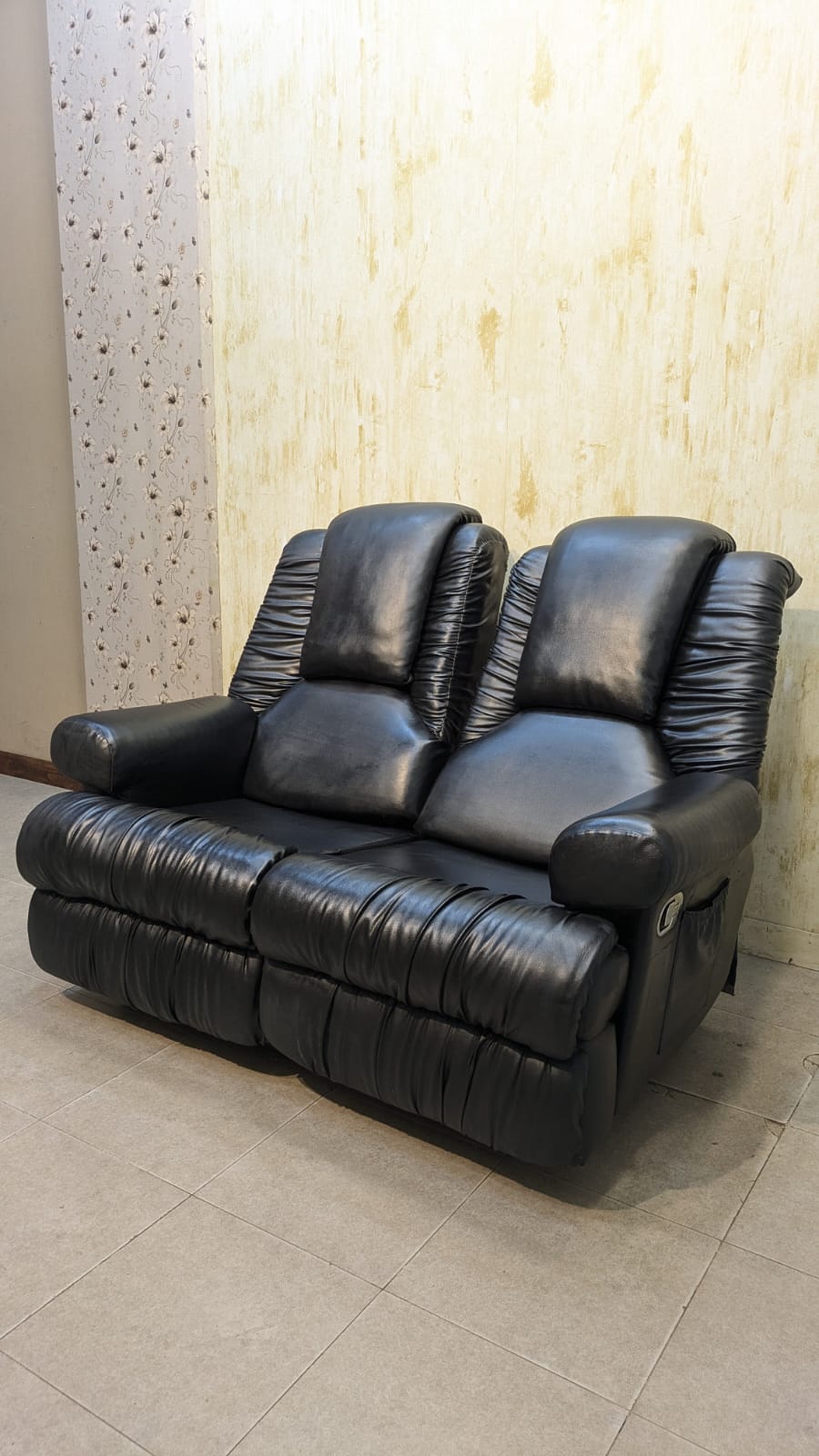 Super Comfortable 2-Seater Recliner Sofa