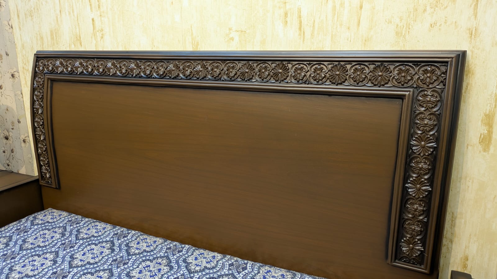 King Size Bed With 2 Side Tables and Dressing Table