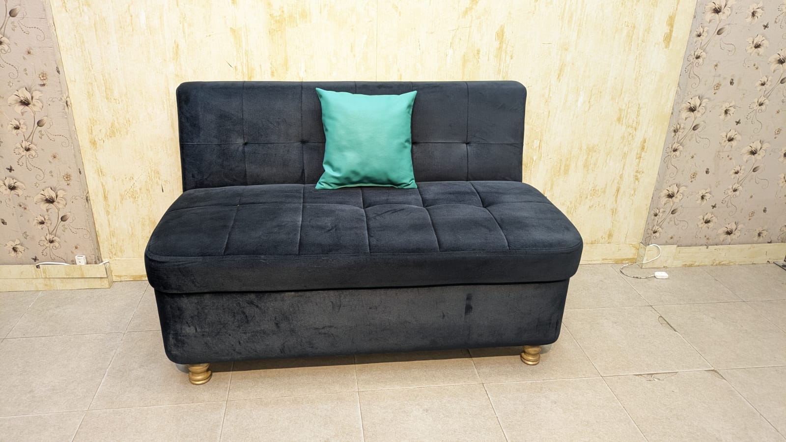 4 Seater Sofa Set With corner Tables
