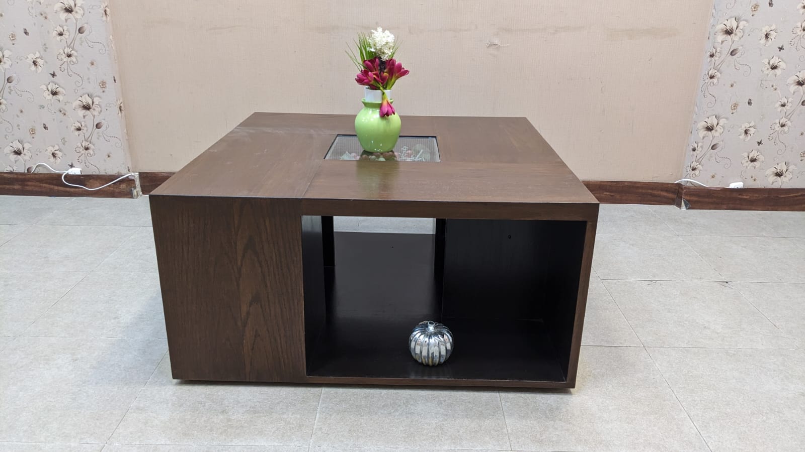 Elegant Design Center Table