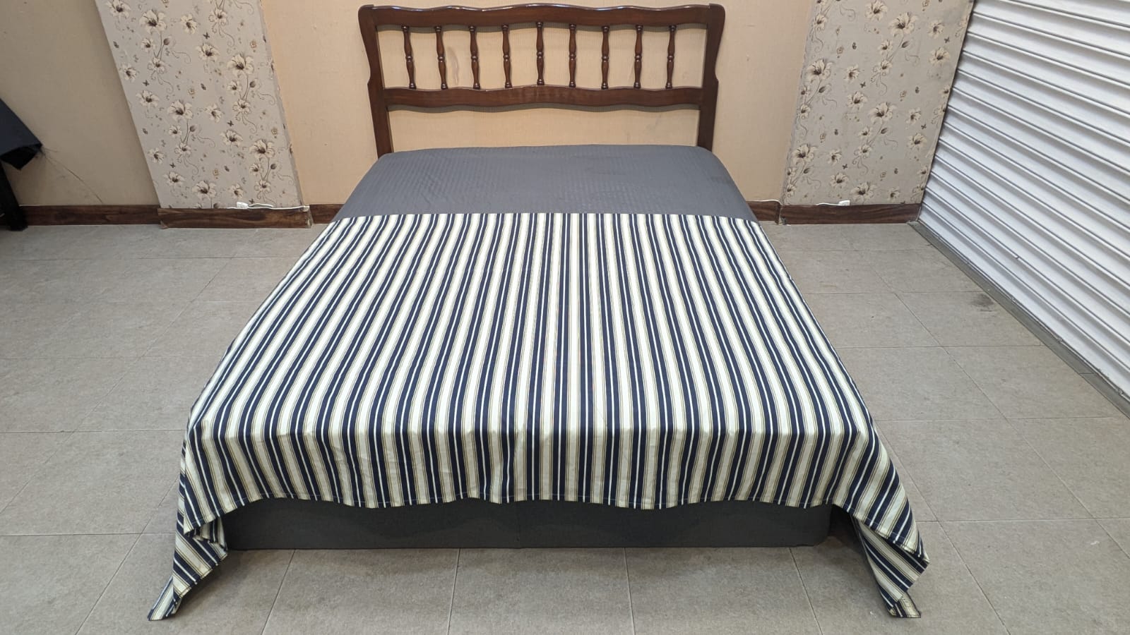 Queen Size Bed With Box Mattress and Spring Mattress