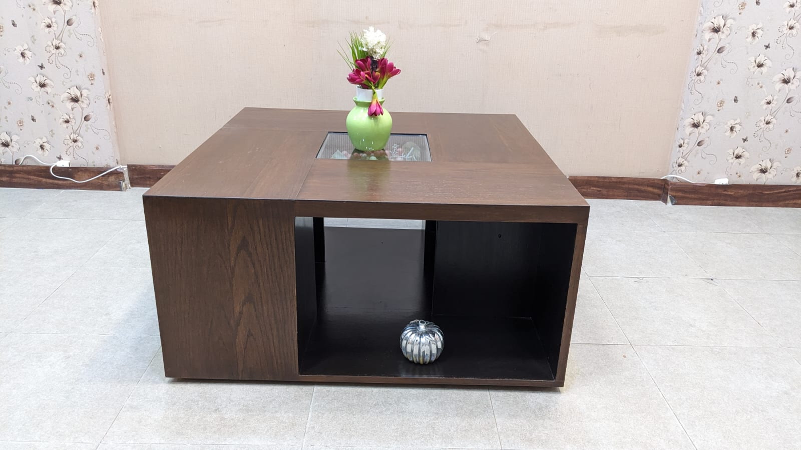 Elegant Design Center Table