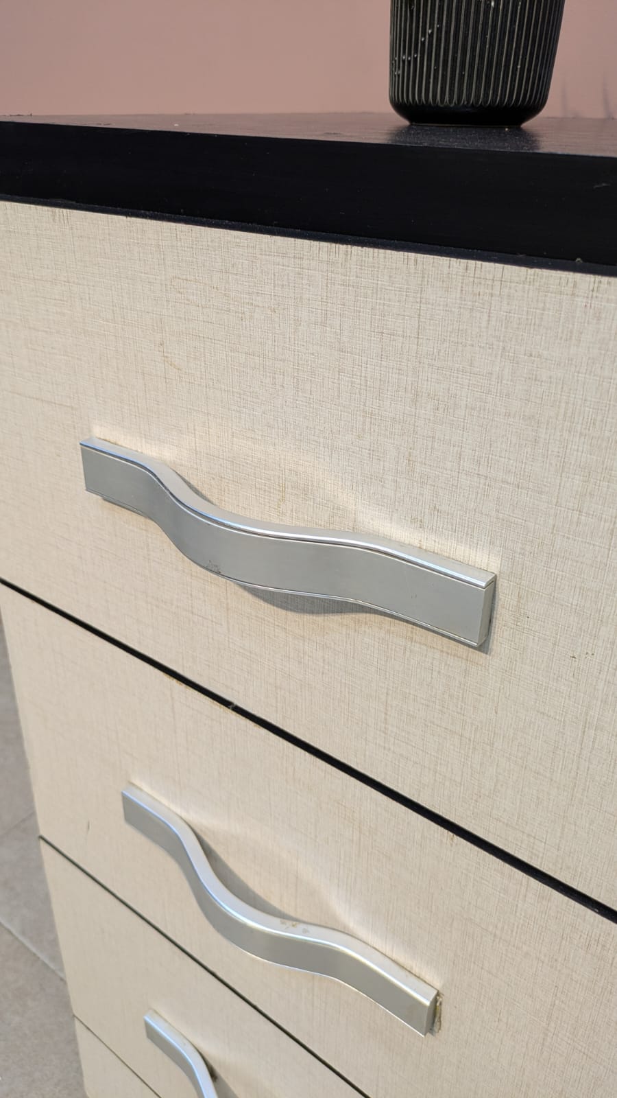 MODERN 3-DRAWER CHEST OF DRAWERS