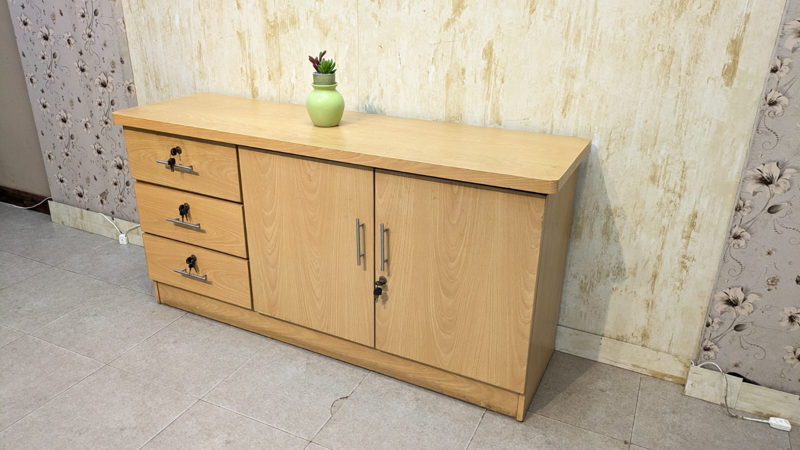 Side Board