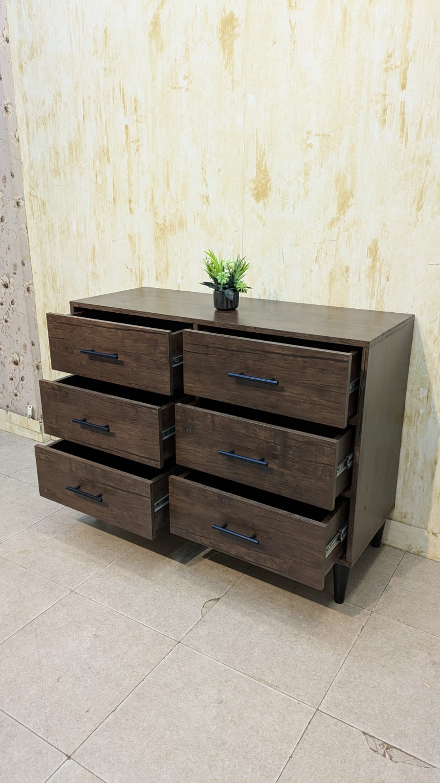 BRAND NEW 6-DRAWER CHEST – MODERN & SPACIOUS