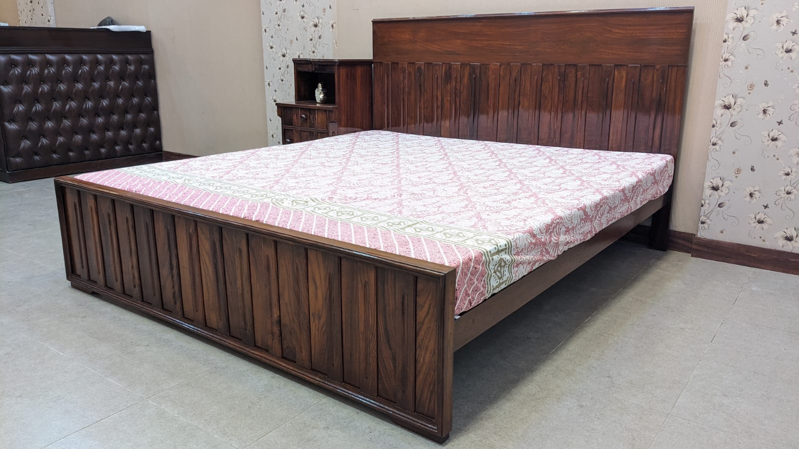 Pure Sheesham Wood King Size Bed with 1 Side Table