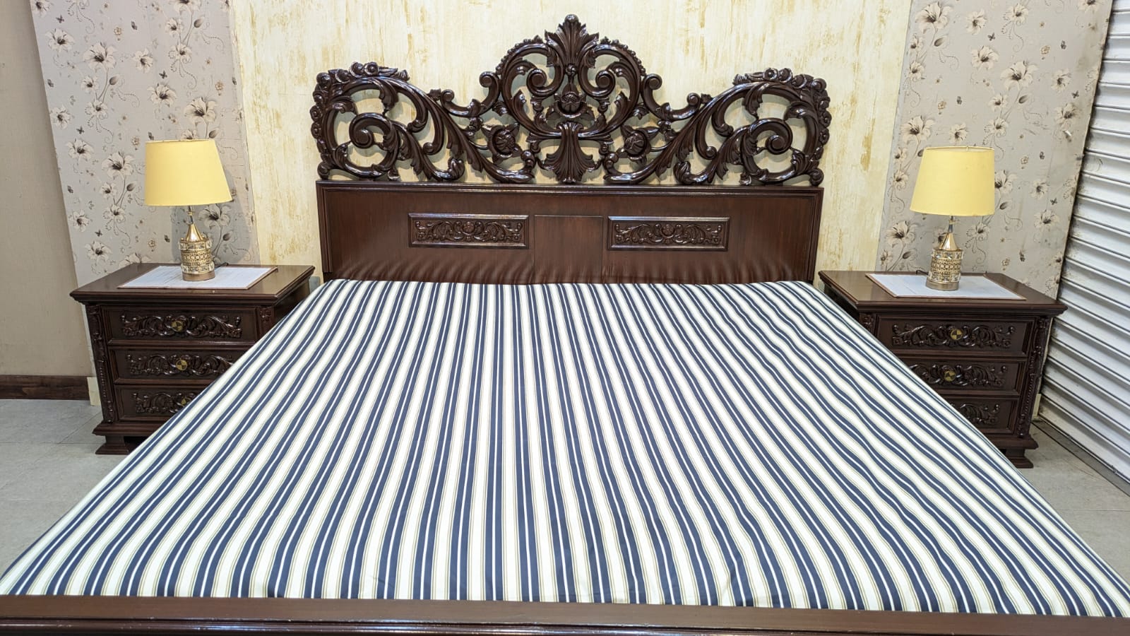 Elegant King Size Bed Set