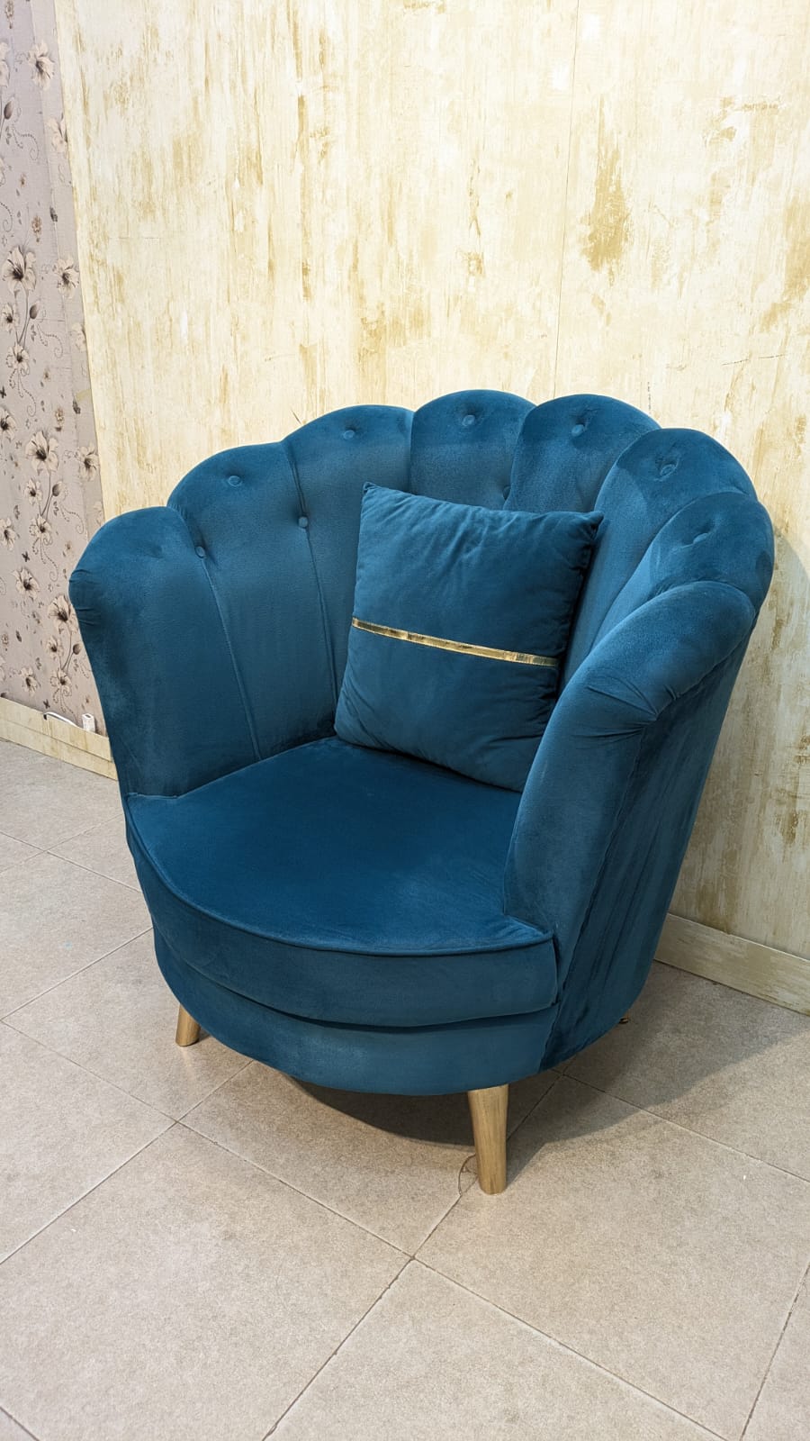 BEAUTIFUL PAIR OF ACCENT CHAIRS WITH MATCHING TABLE