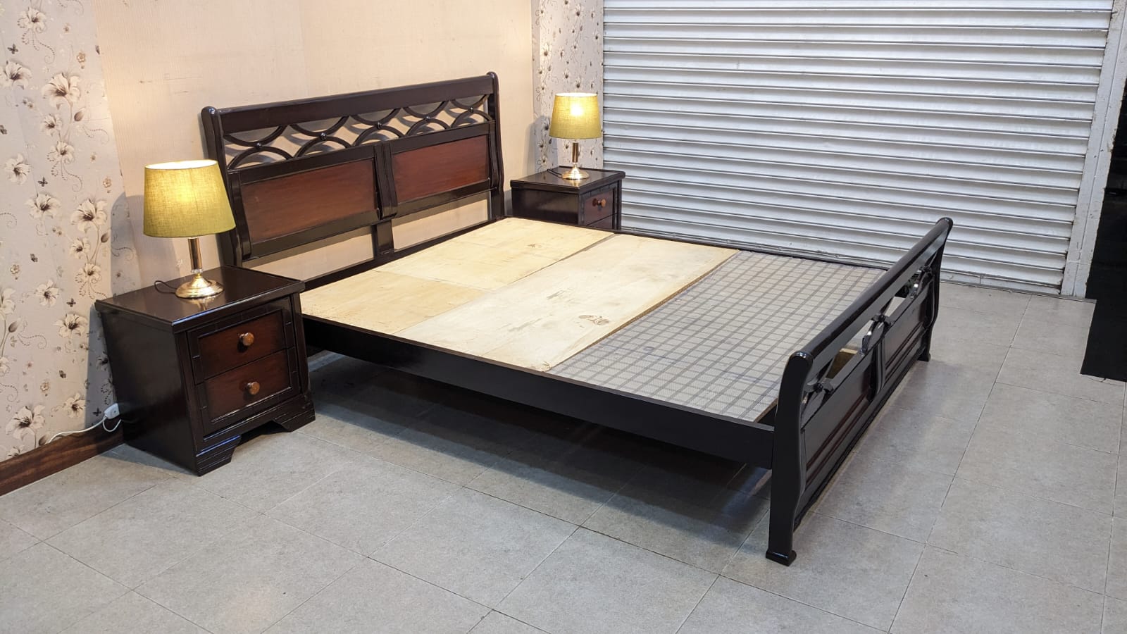 Queen Size Bed With 2 Side Tables