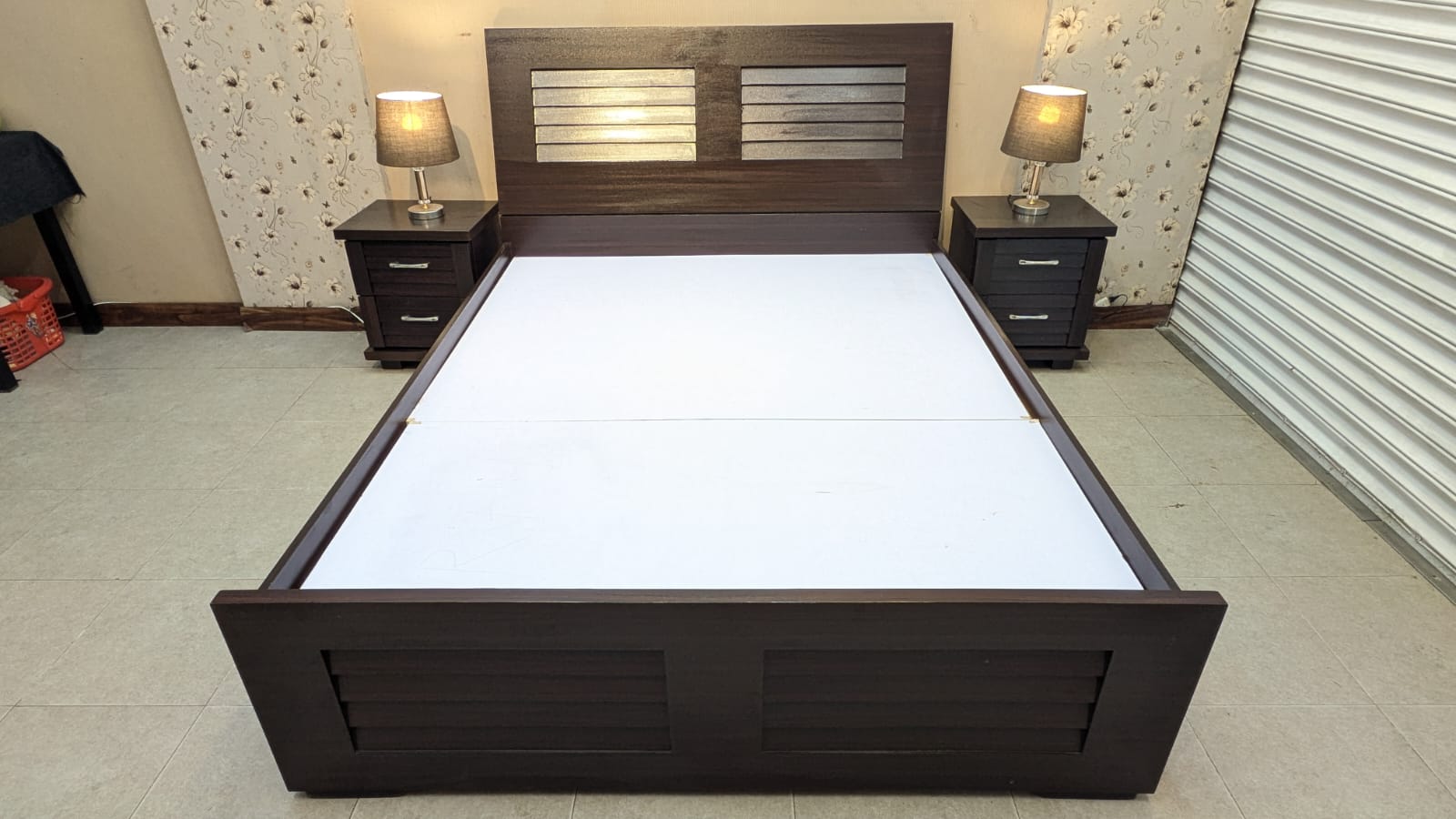 Queen Size Bed With 2 Side Tables