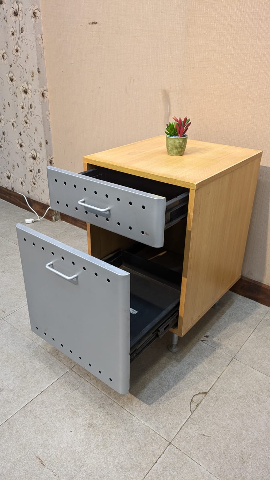 Modern 2-Drawer File Cabinet