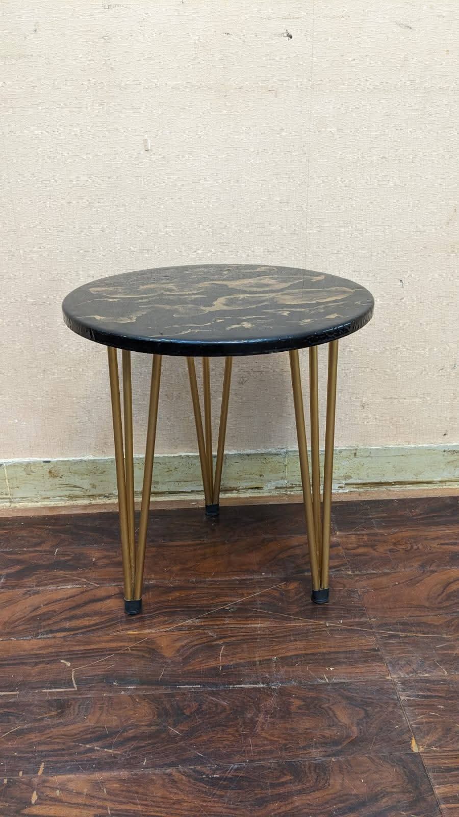 DivineCrafts Brand New Corner Table