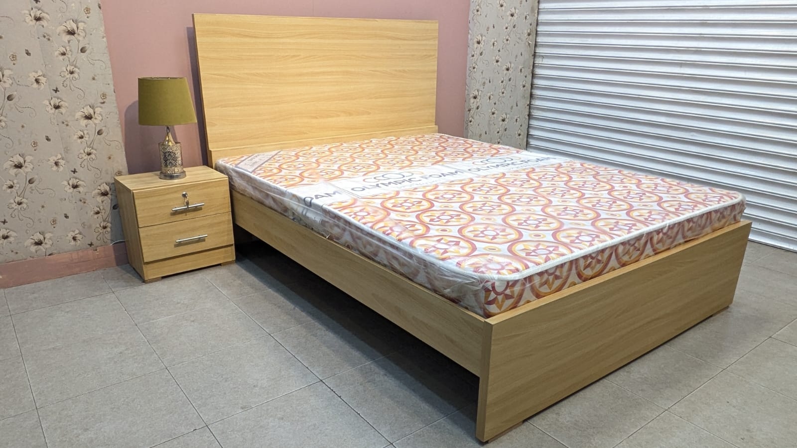 BEAUTIFUL QUEEN SIZE BED – AS GOOD As