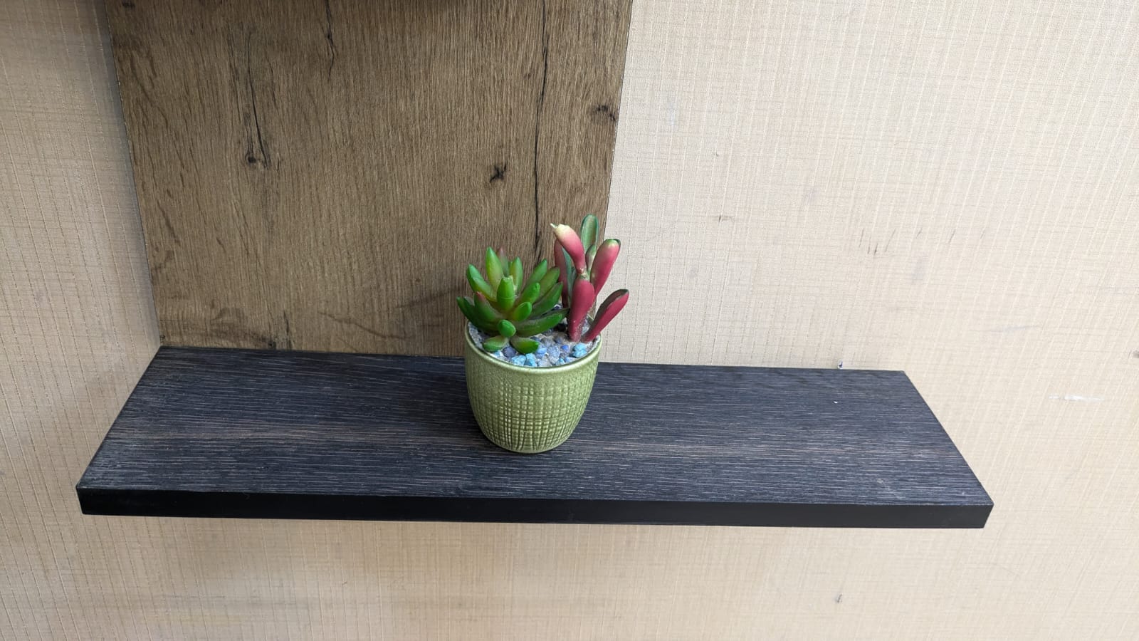 BRAND NEW WALL MOUNTED DISPLAY SHELF