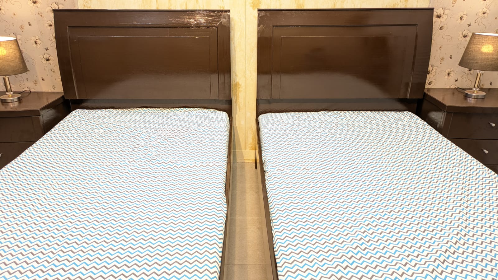 Pair Of Single Beds with 2 Side Tables