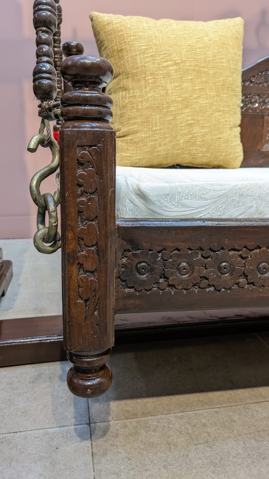 Chinioti jhoola In Solid Sheesham Wood