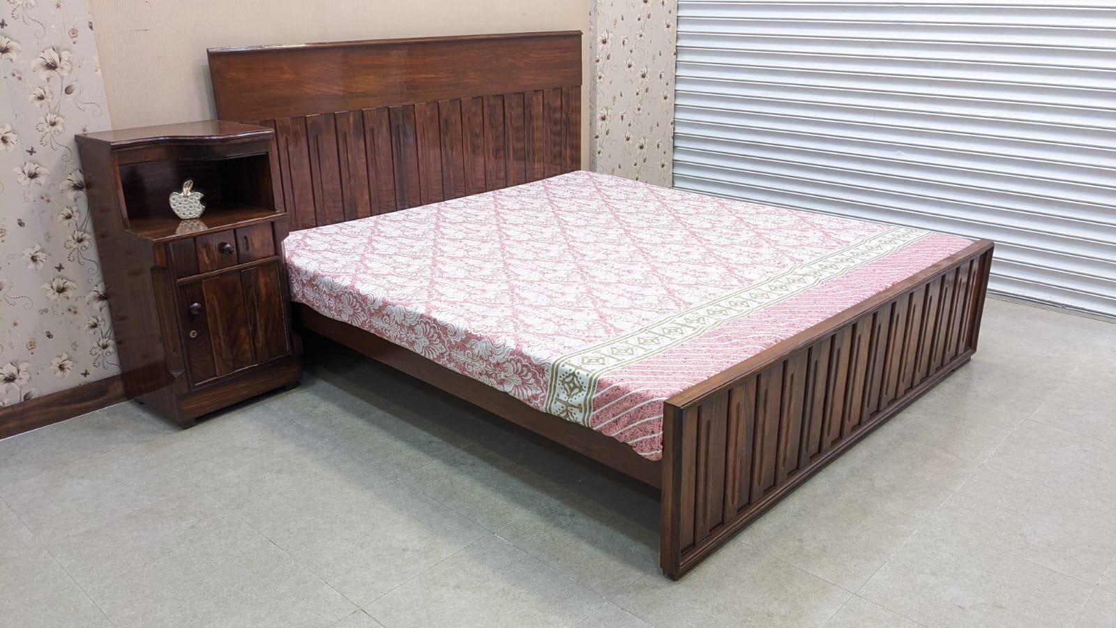 Pure Sheesham Wood King Size Bed with 1 Side Table