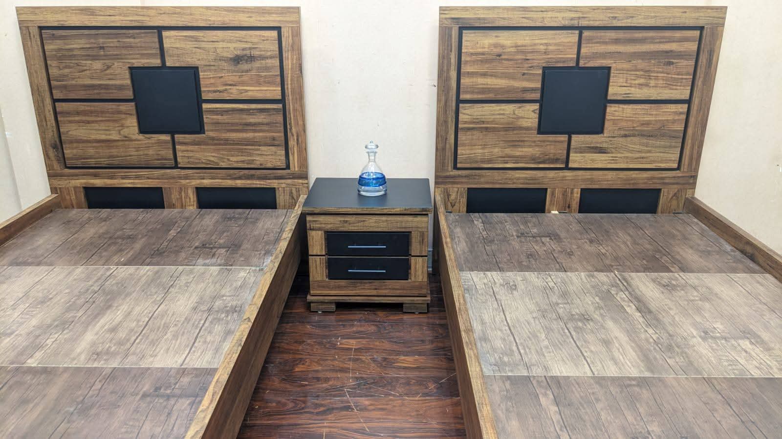 New Pair Of Bed With Shared Side Table & Dressing Table