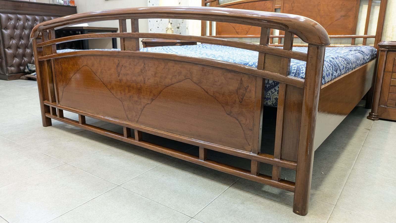 King Size Bed With 2 Side Tables