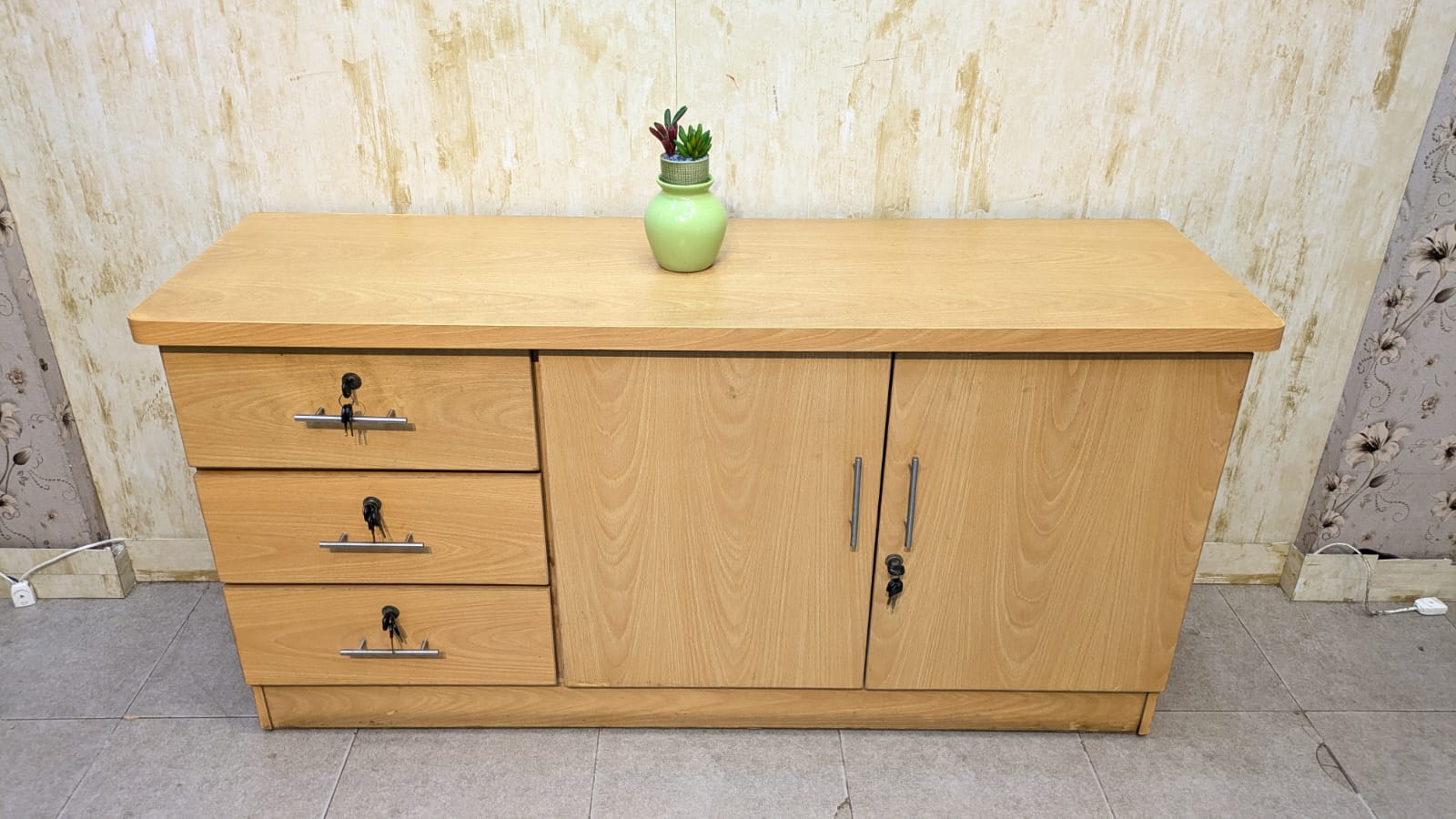 Side Board