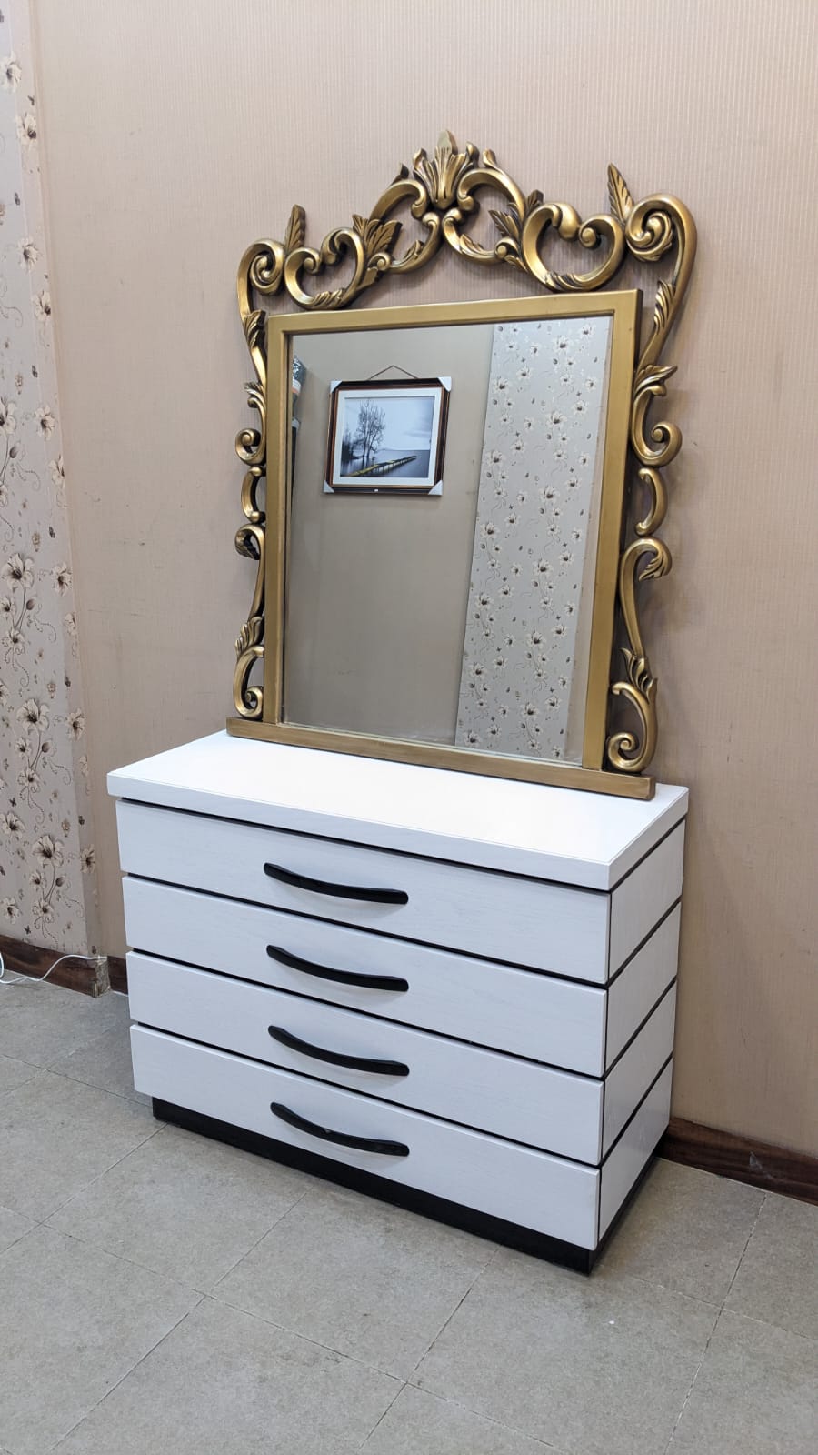 King Size Bed With 2 Side Tables and Dressing