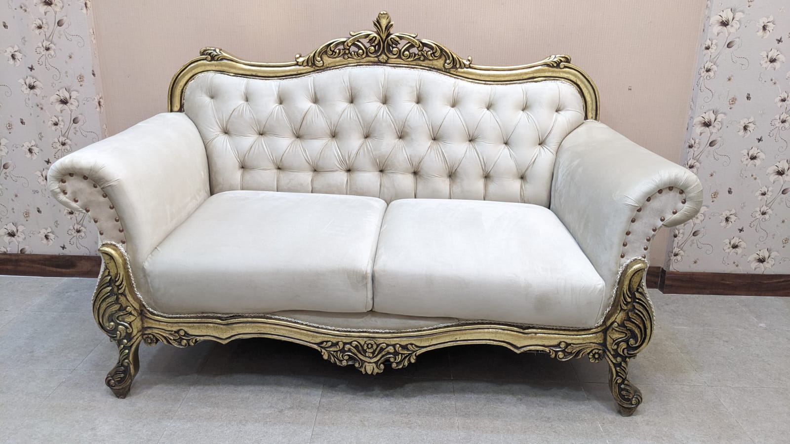 Comfortable 4 Seater Sofa Set