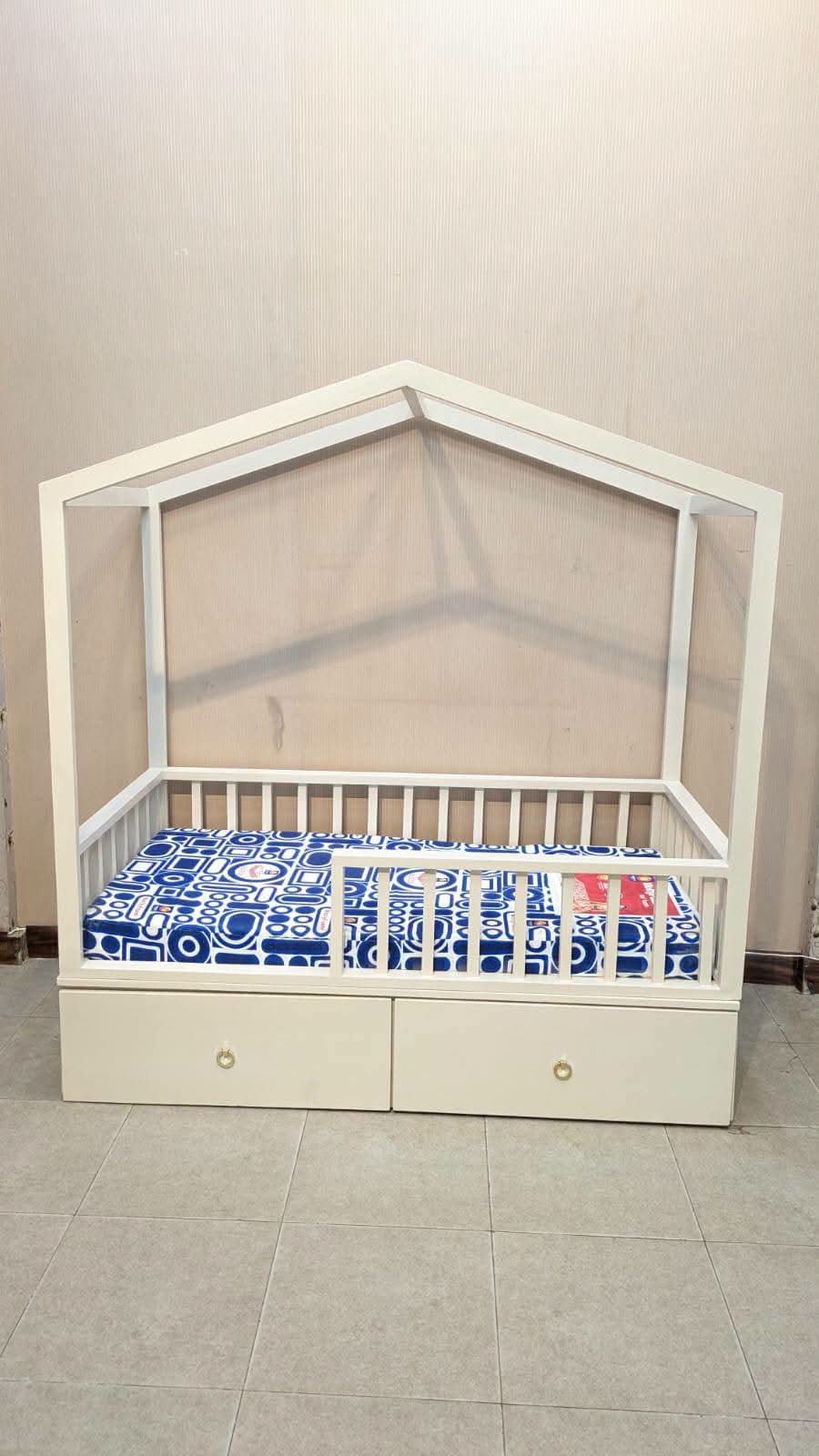 Kid's House Style Bed with Mattress