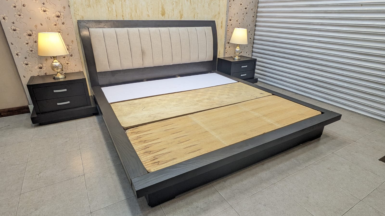 King Size Bed With 2 Side Tables