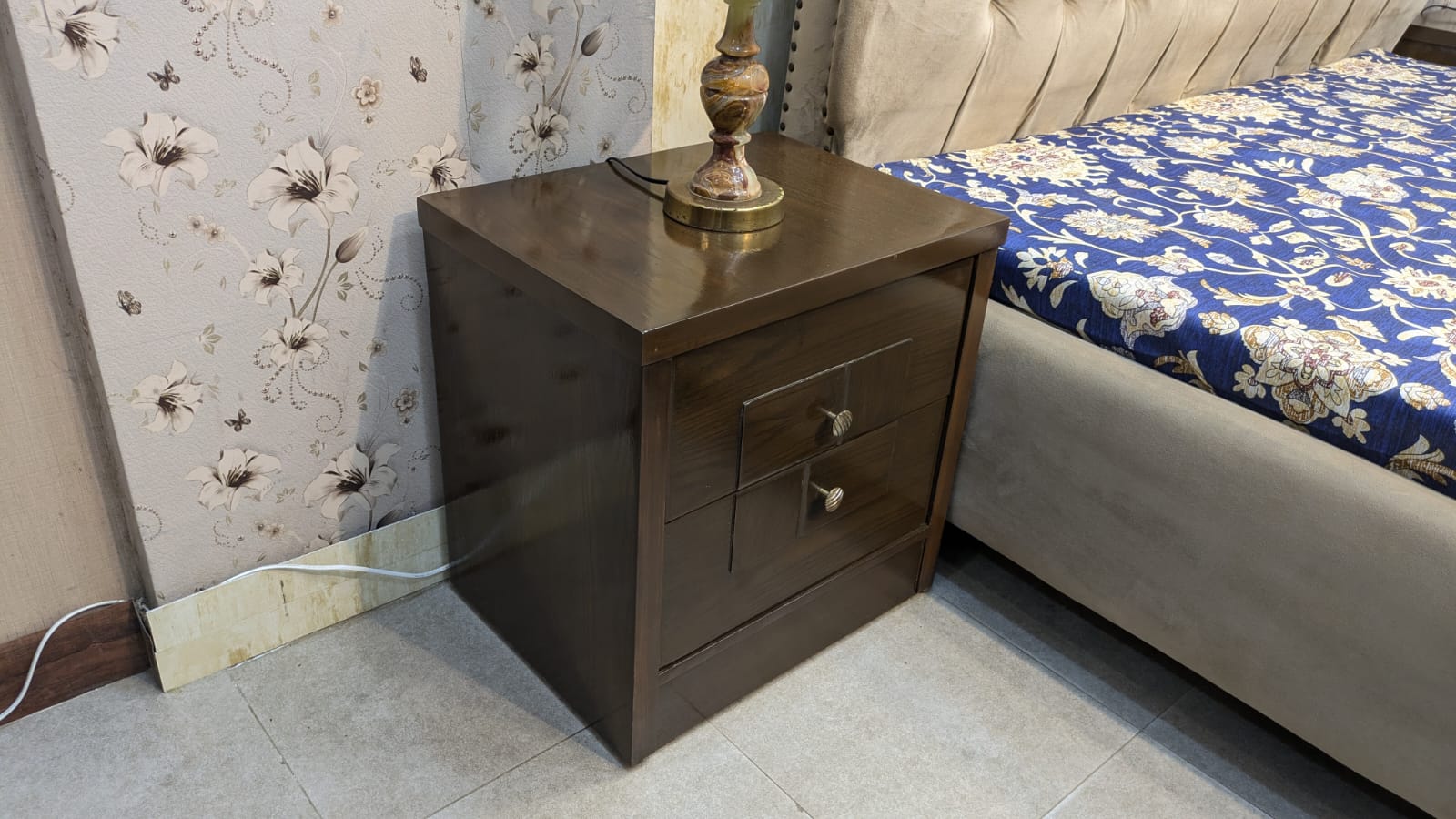 King Size Bed With 2 Side Tables