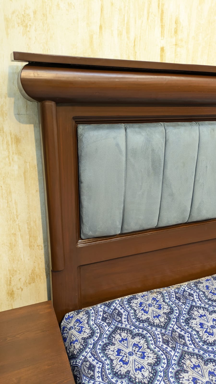 King Size Bed With 2 Side Tables