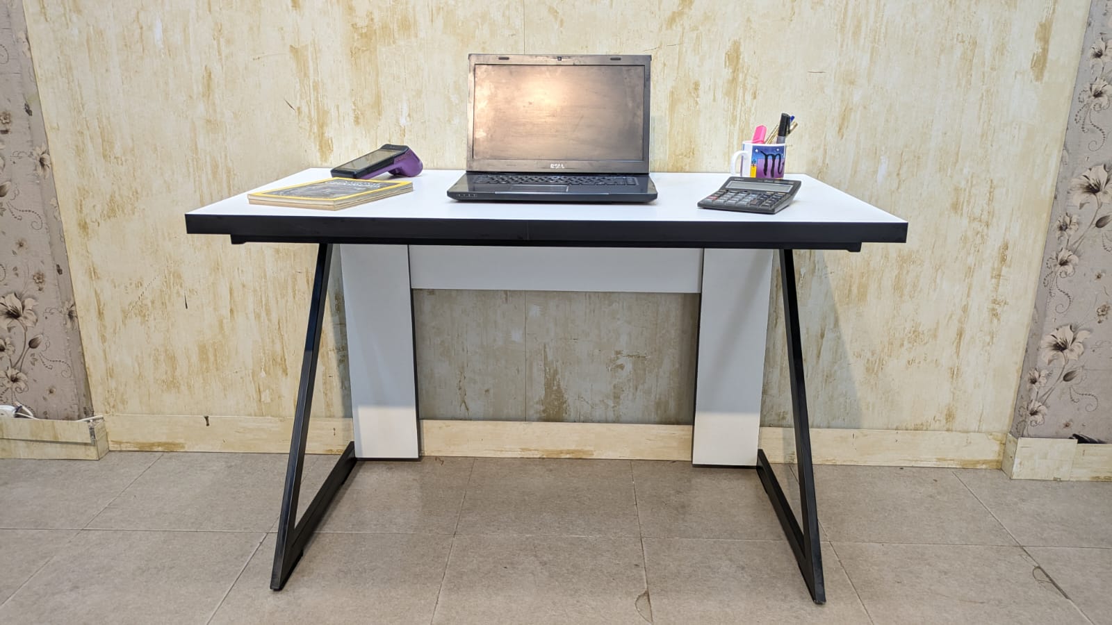 Brand New Modern Study Table – Sleek & Practical