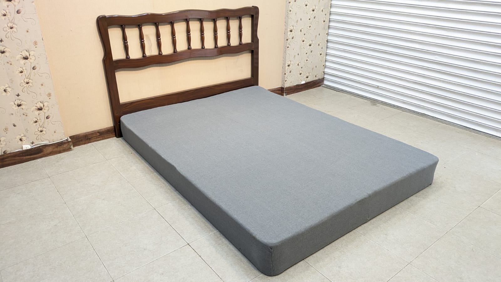 Queen Size Bed With Box Mattress and Spring Mattress
