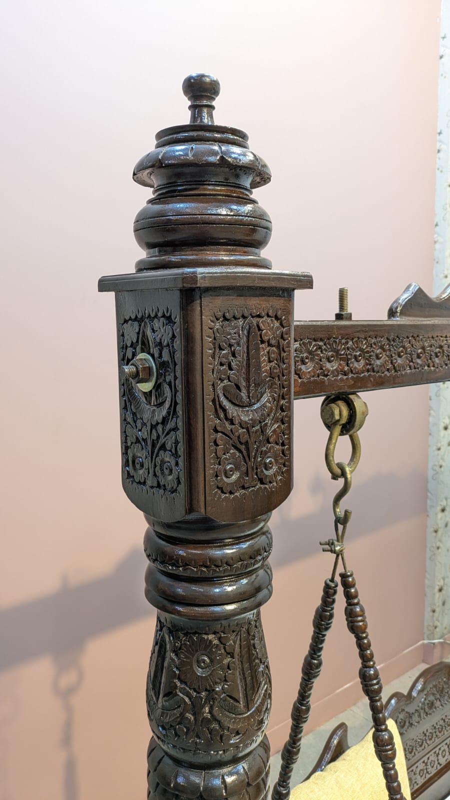 Chinioti jhoola In Solid Sheesham Wood