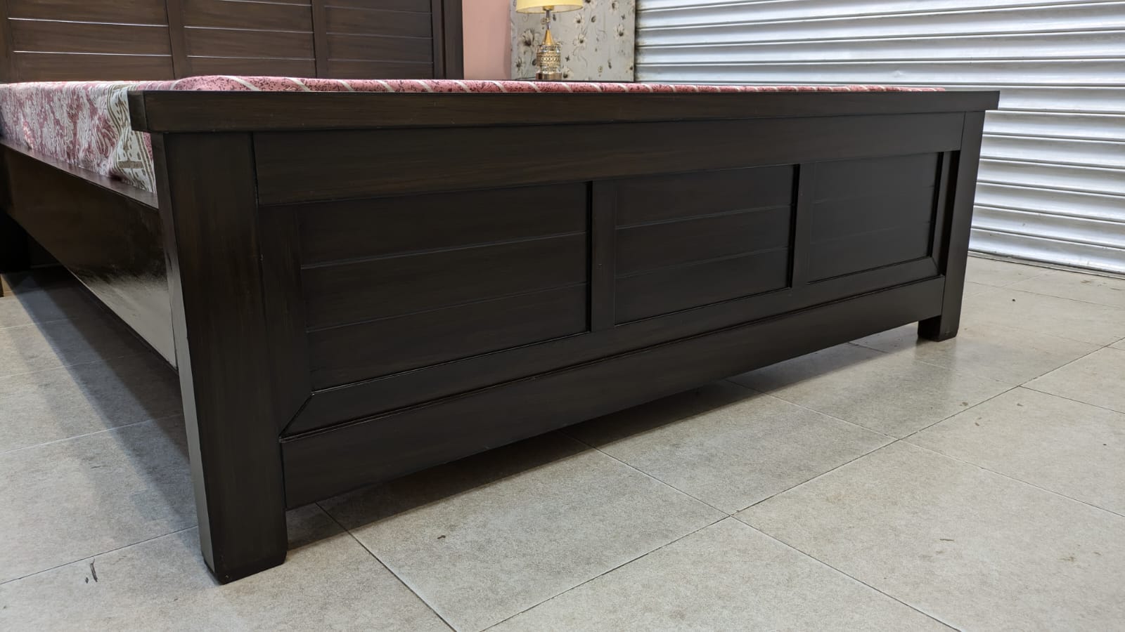 Elegant Queen Size Bed with 2 Side Tables