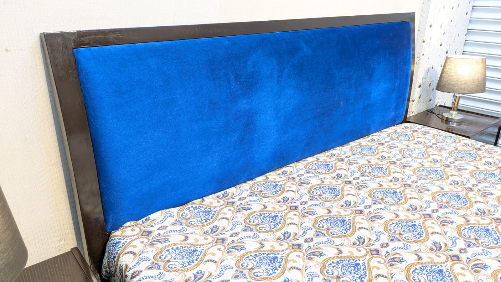 King Size Bed With 2 Side Tables