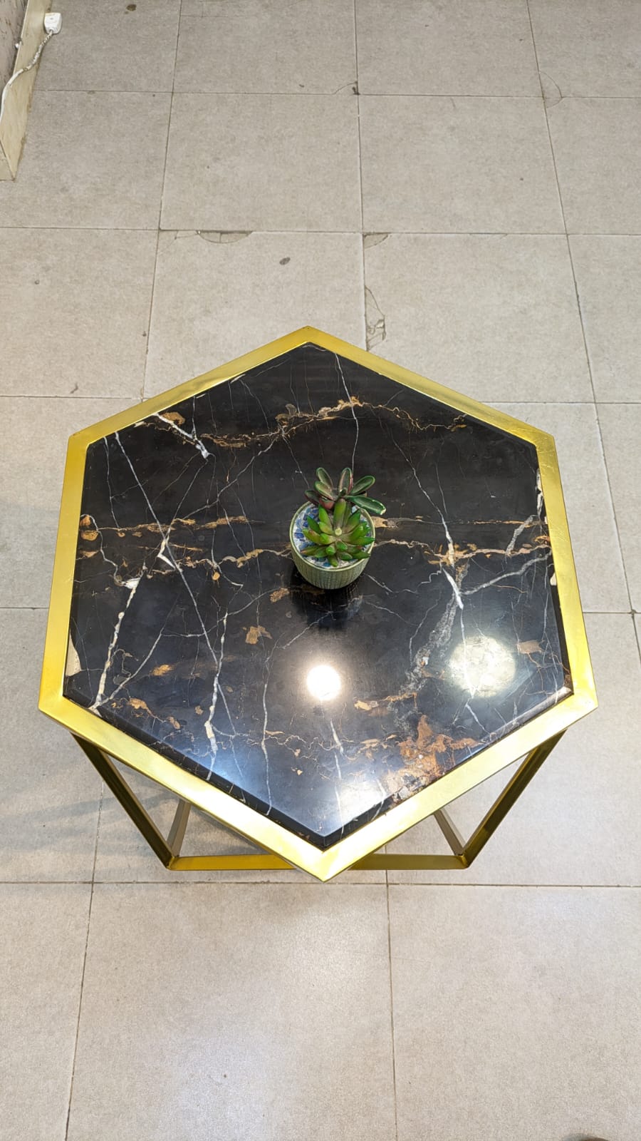 Corner table