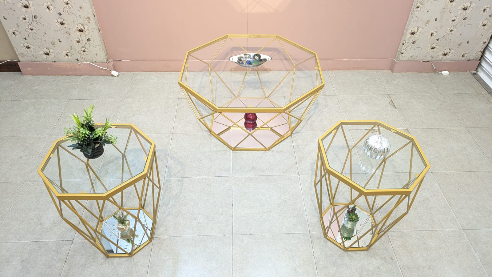 Brand New un used center Table Side table set