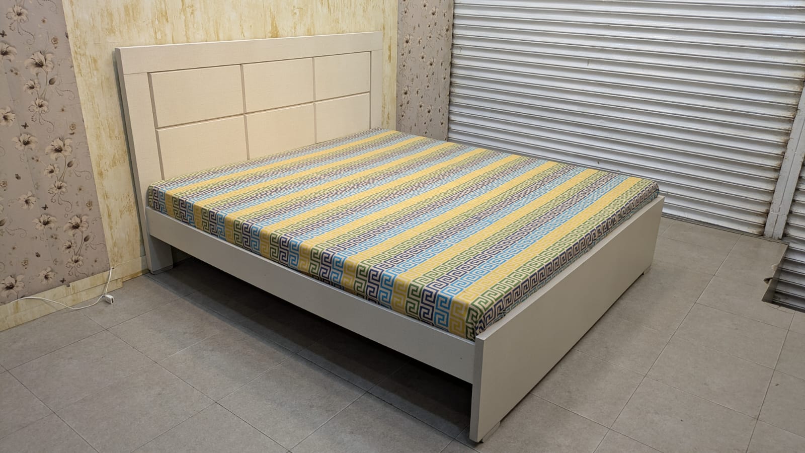 Beautiful King Size Bed – Elegant & Modern Design