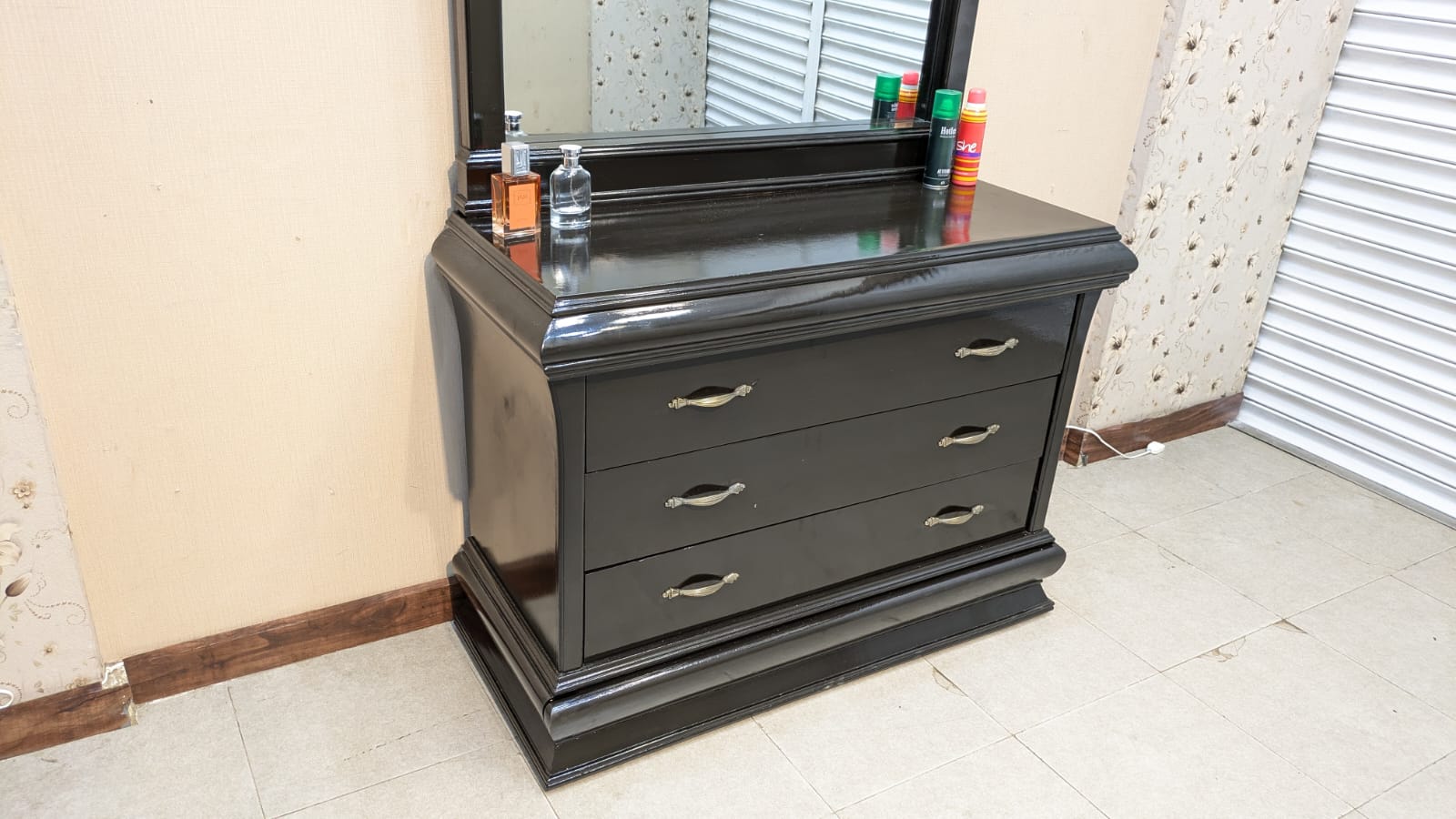 King Size Bed With 2 Side Tables and Dressing Table