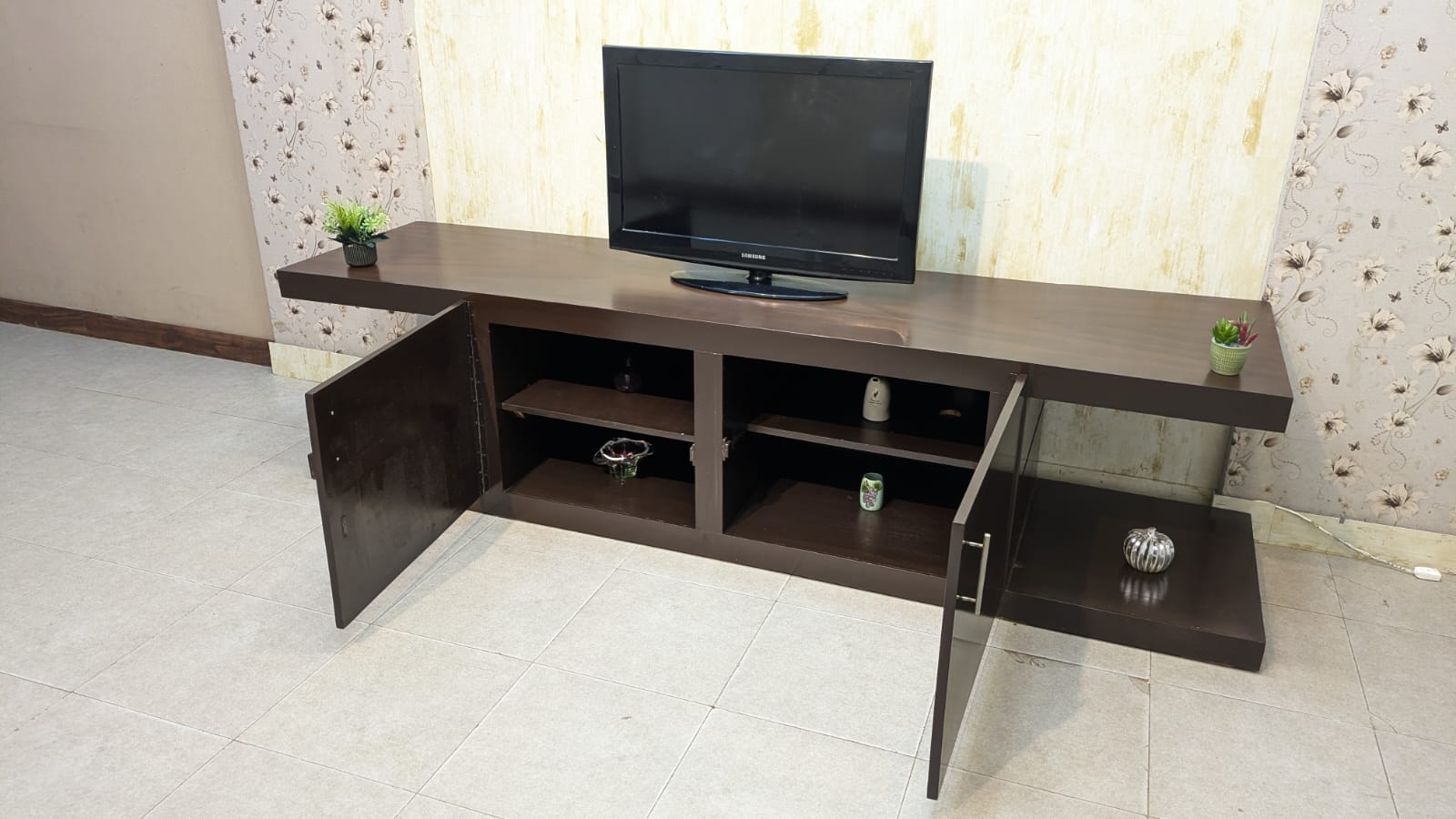Elegant TV Unit