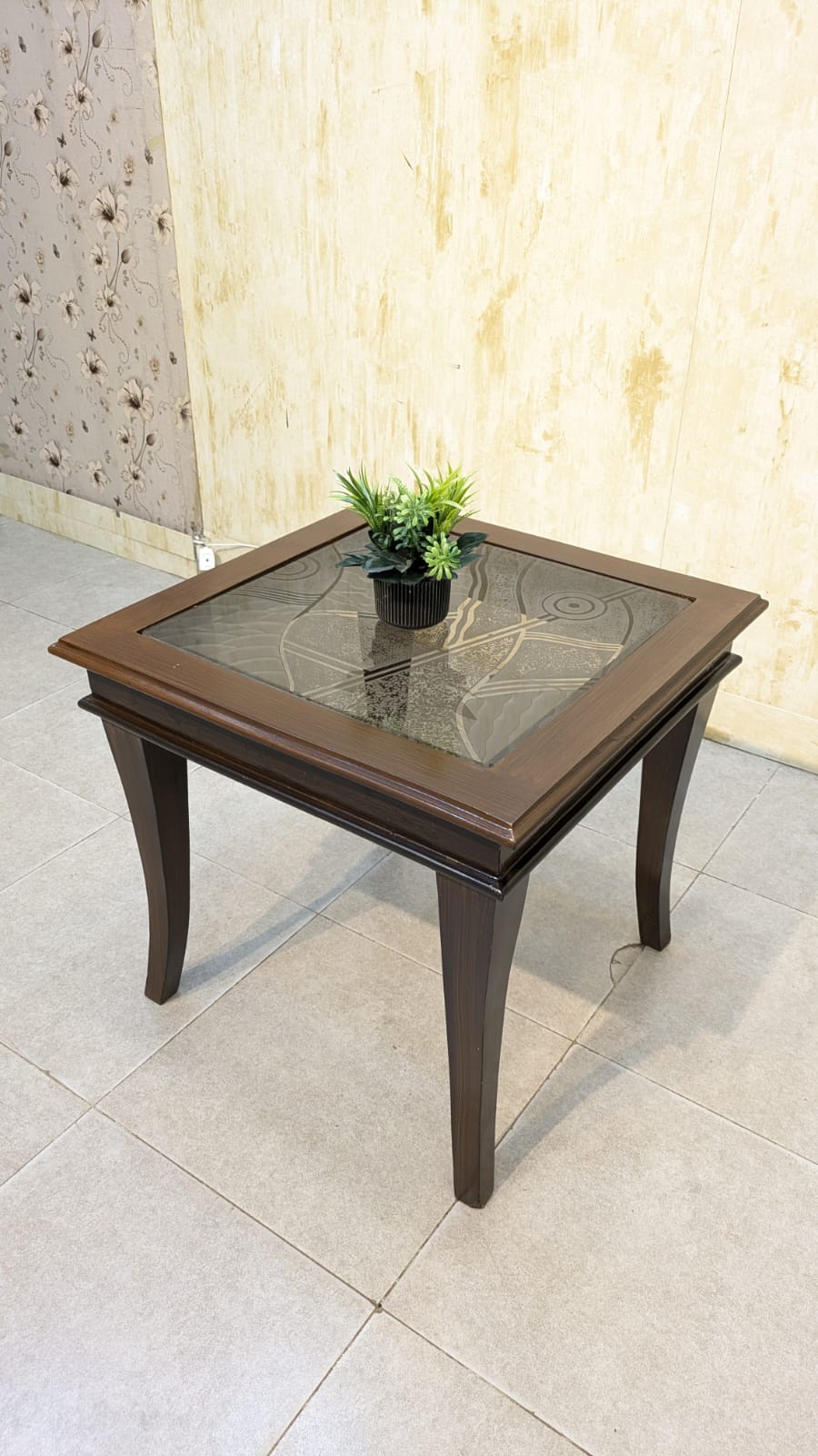 Corner table