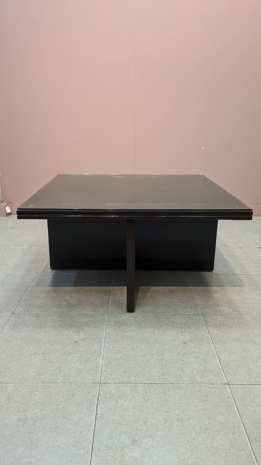 ELEGANT CENTER TABLE WITH 4 CUSHIONED STOOLS