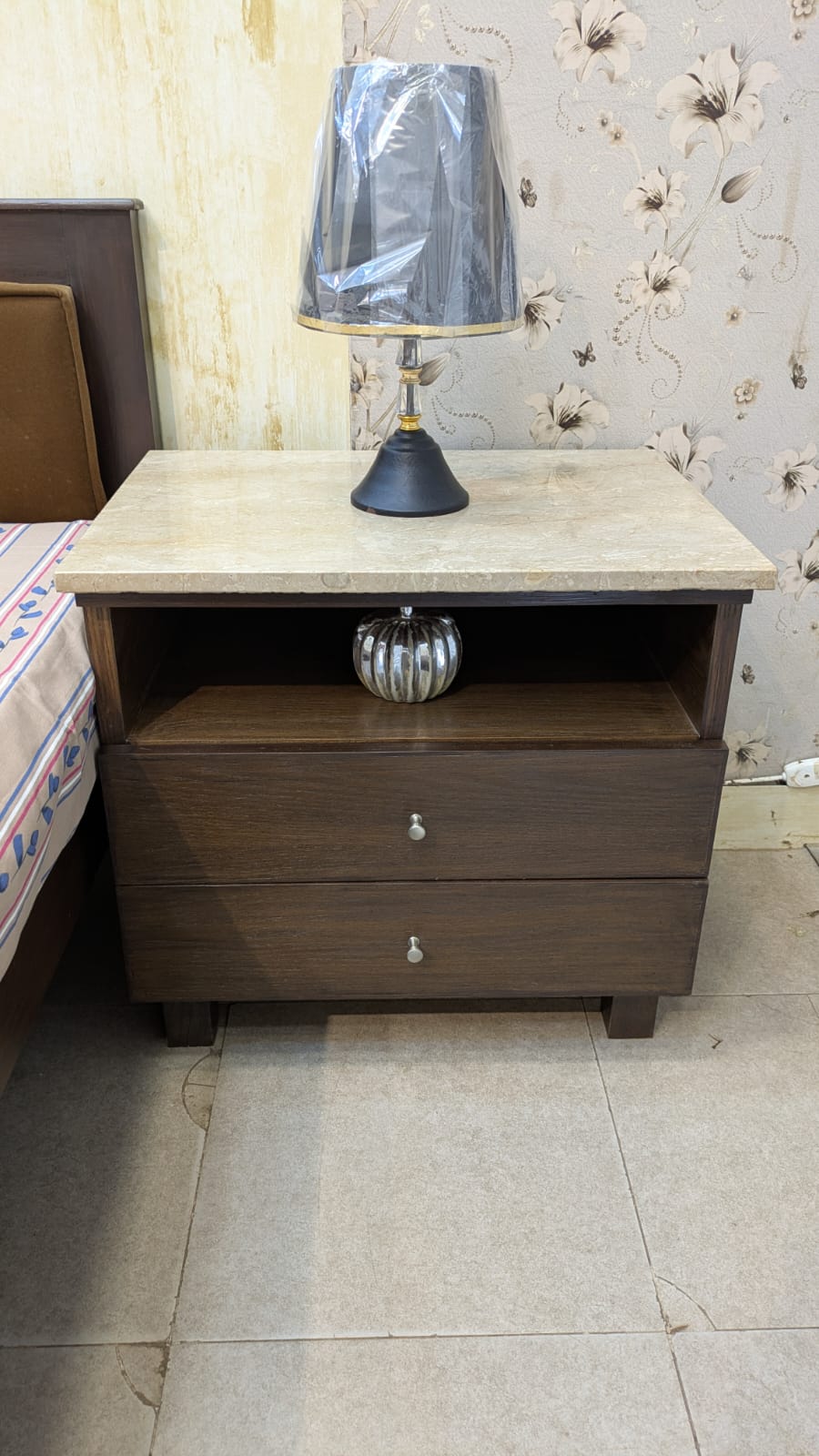 King size bed with 2 side table