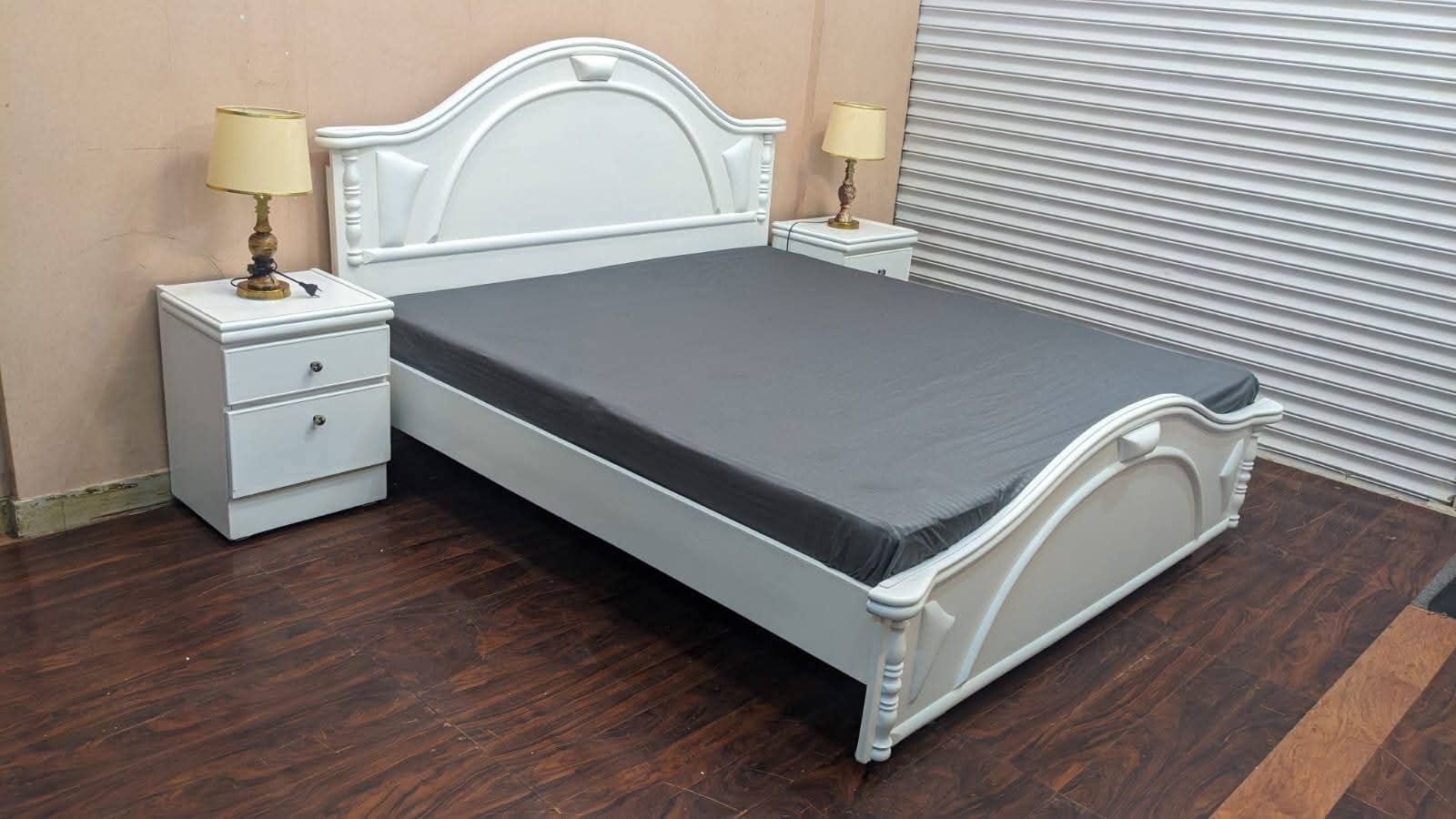 King Size Bed With 2 Side Tables