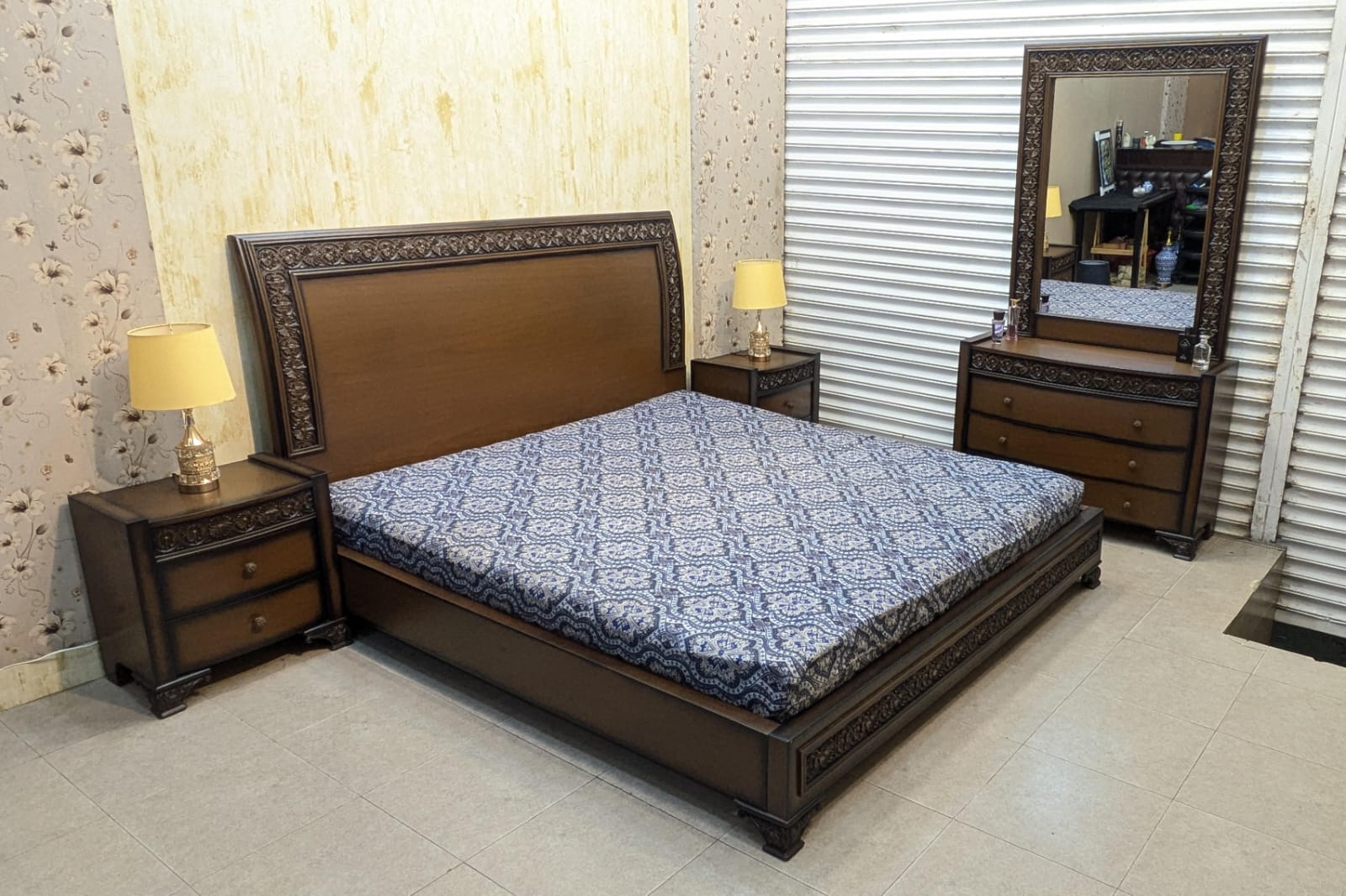 King Size Bed With 2 Side Tables and Dressing Table