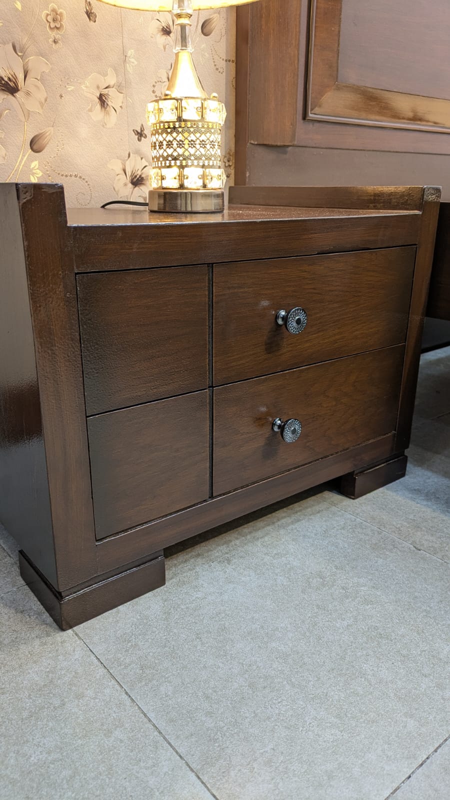Pair Of Single Beds with 2 Side Tables